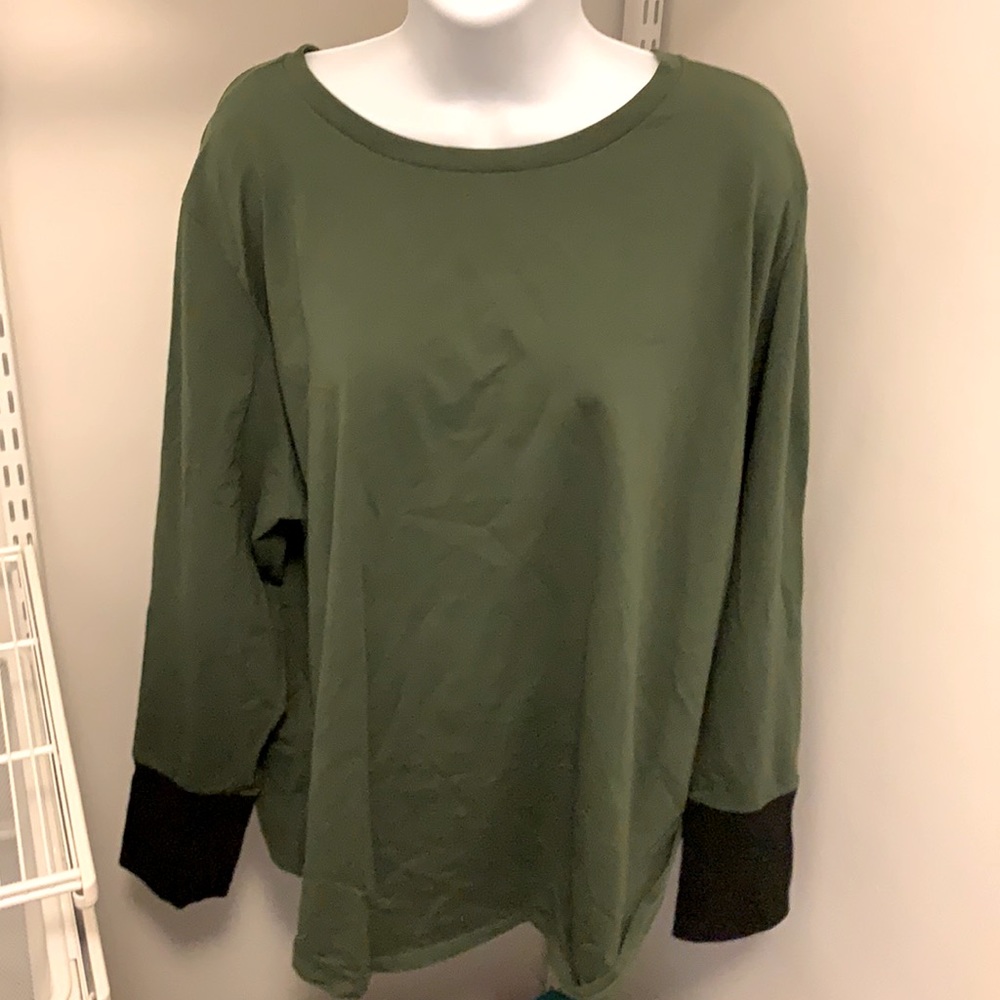 Universal Standard Contrast Cuff Rhine T sz Lg